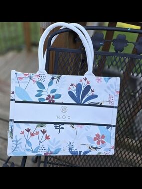NOX Canvas Floral Tote Bag.